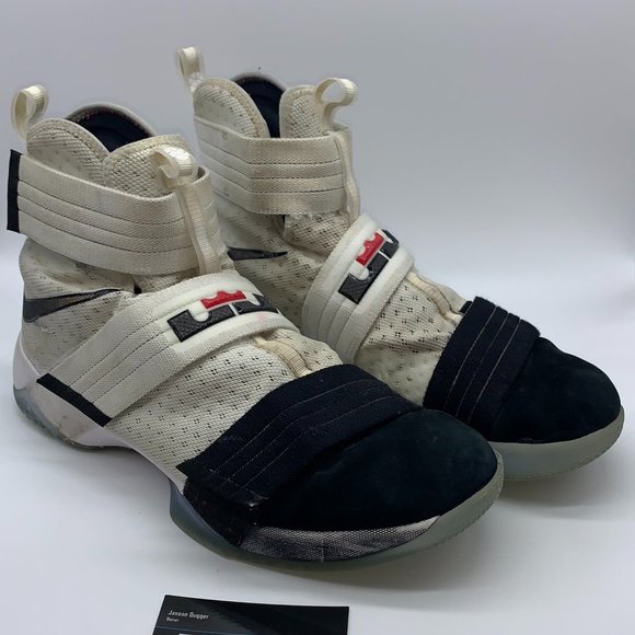 Athletic_Shoes